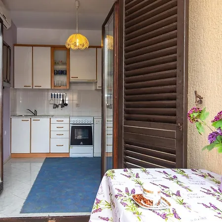 Vitko Near The With Private Parking & Grill Station Punat