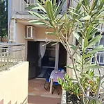 Vitko Near The With Private Parking & Grill Station Apartament