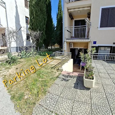 Vitko Near The With Private Parking & Grill Station *