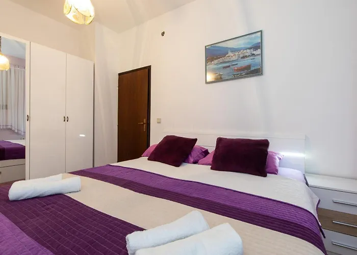 Vitko Near The With Private Parking & Grill Station Daire